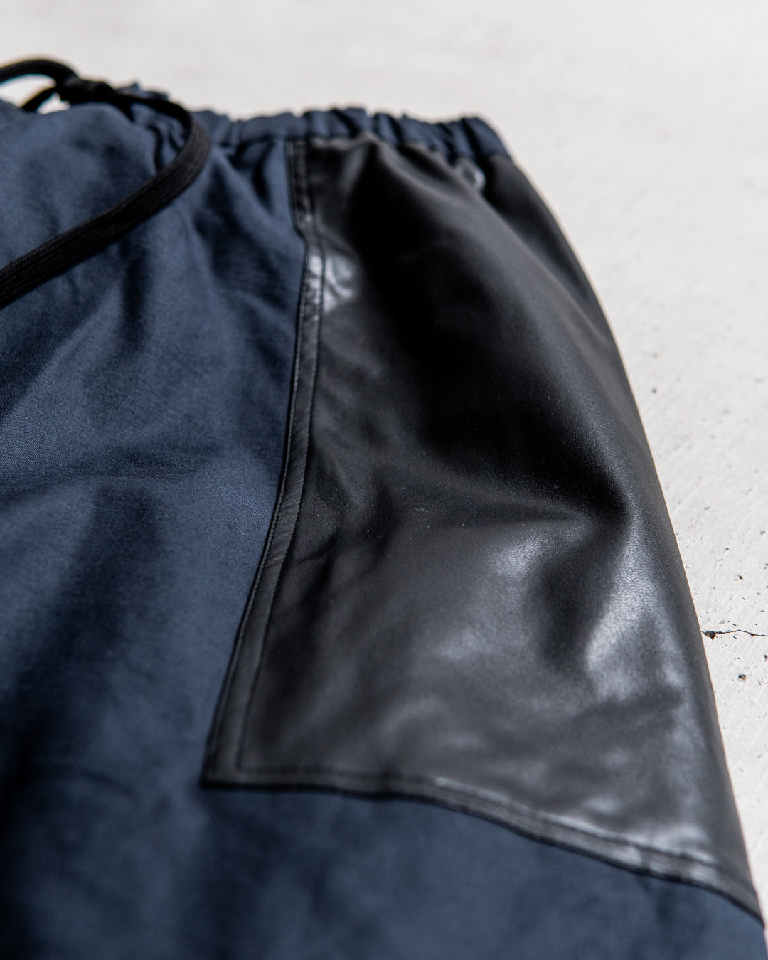 UNTRACE Leather patch baker pants _190