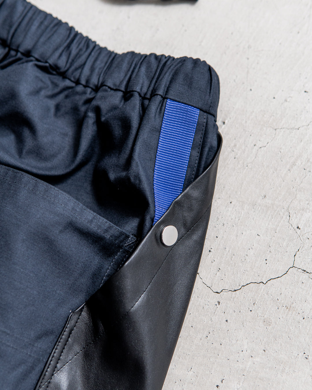 UNTRACE Leather patch baker pants _190