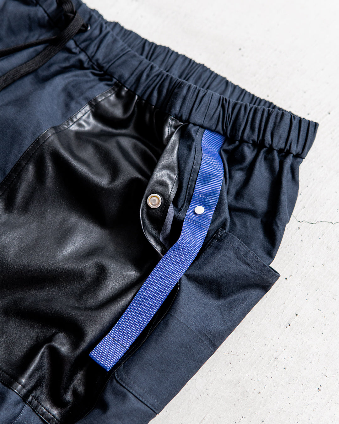 UNTRACE Leather patch baker pants _190