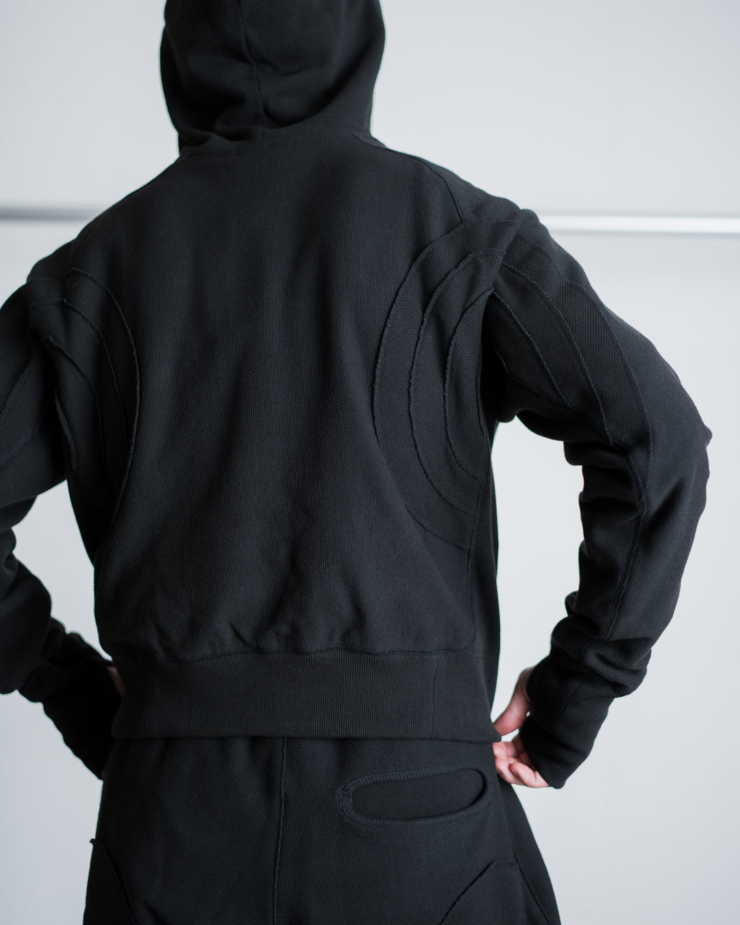 JIAN YE ORBIT MASK HOOD