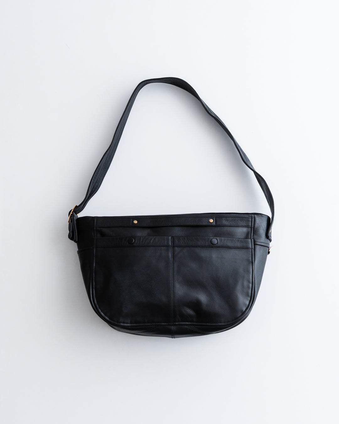 【CCU】NEWSPAPER BAG M ブラックレザー ショルダーバッグ 通販] CCU(シーシーユー) NEW NEWSPAPER BAG M 商品ページ – fazeone