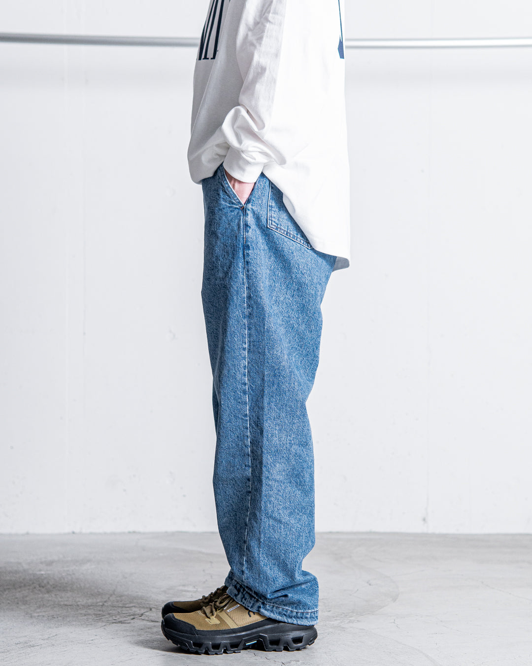 UNTRACE DENIM STRAIGHT PANTS BLEACH