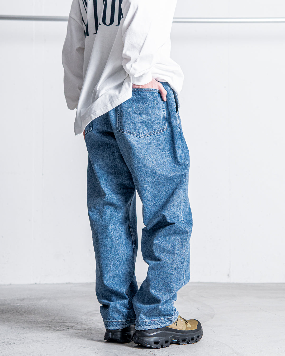UNTRACE DENIM STRAIGHT PANTS BLEACH
