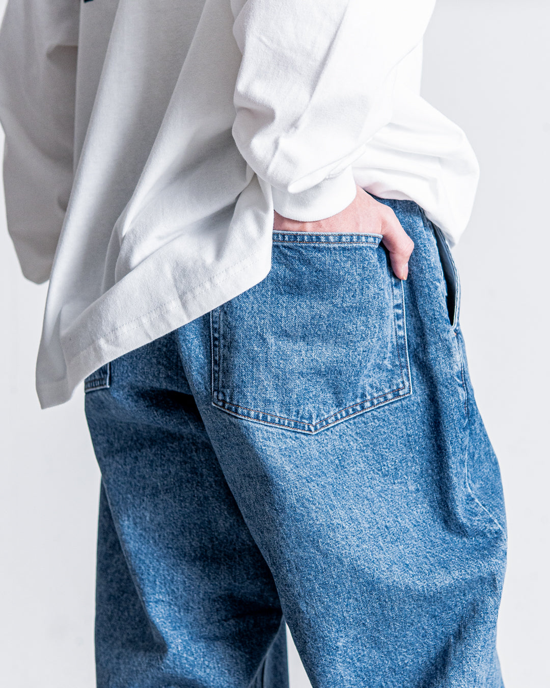 UNTRACE DENIM STRAIGHT PANTS BLEACH