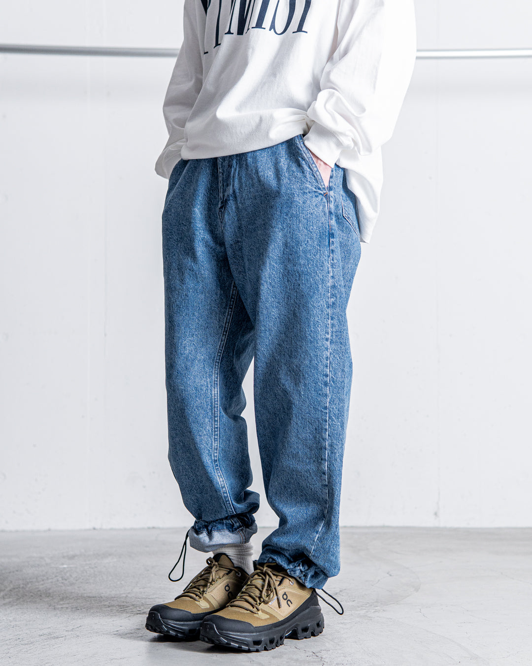 UNTRACE DENIM STRAIGHT PANTS BLEACH