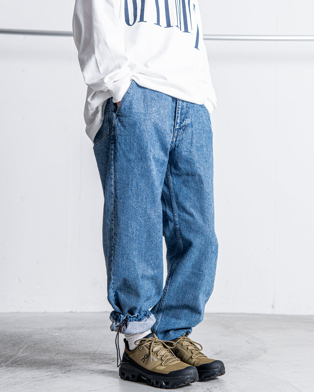 UNTRACE DENIM STRAIGHT PANTS BLEACH