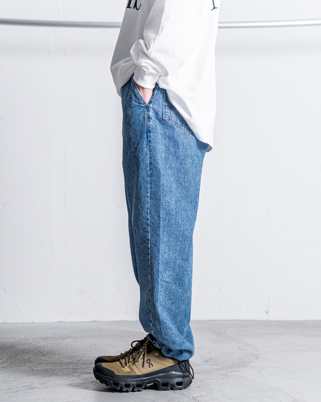 UNTRACE DENIM STRAIGHT PANTS BLEACH