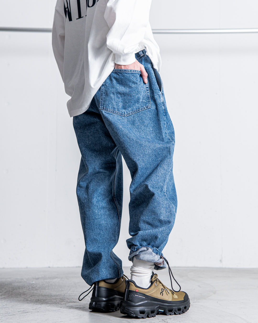 UNTRACE DENIM STRAIGHT PANTS BLEACH