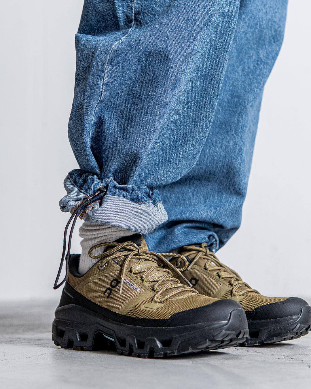 UNTRACE DENIM STRAIGHT PANTS BLEACH