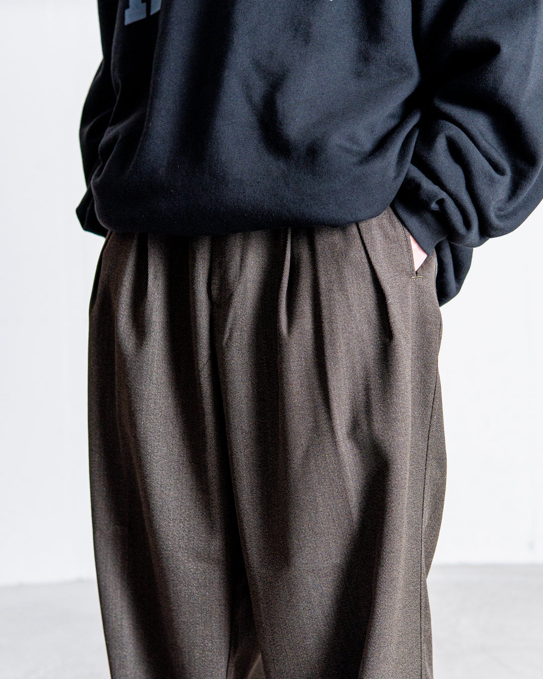 is-ness W STRAIGHT PANTS