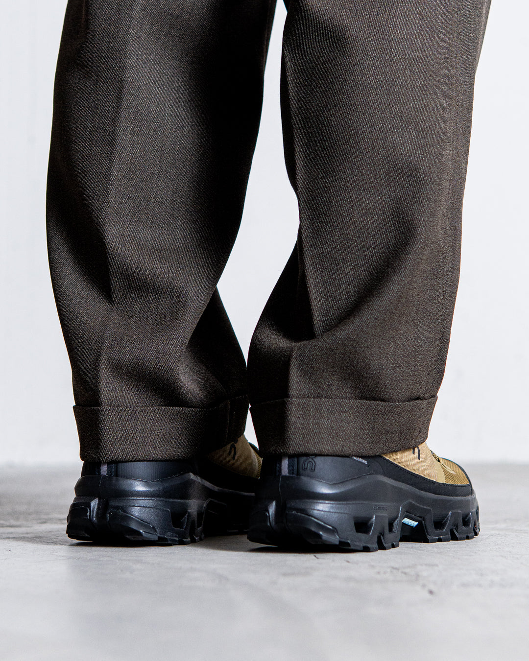 is-ness W STRAIGHT PANTS