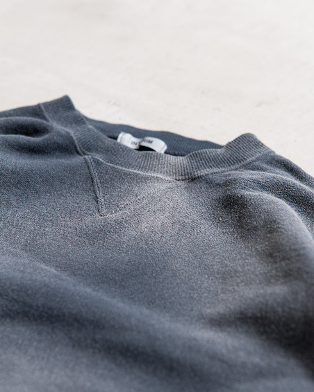 INTERIM VINTAGE FADE BOTH V-GAZETTE SWEAT SHIRT