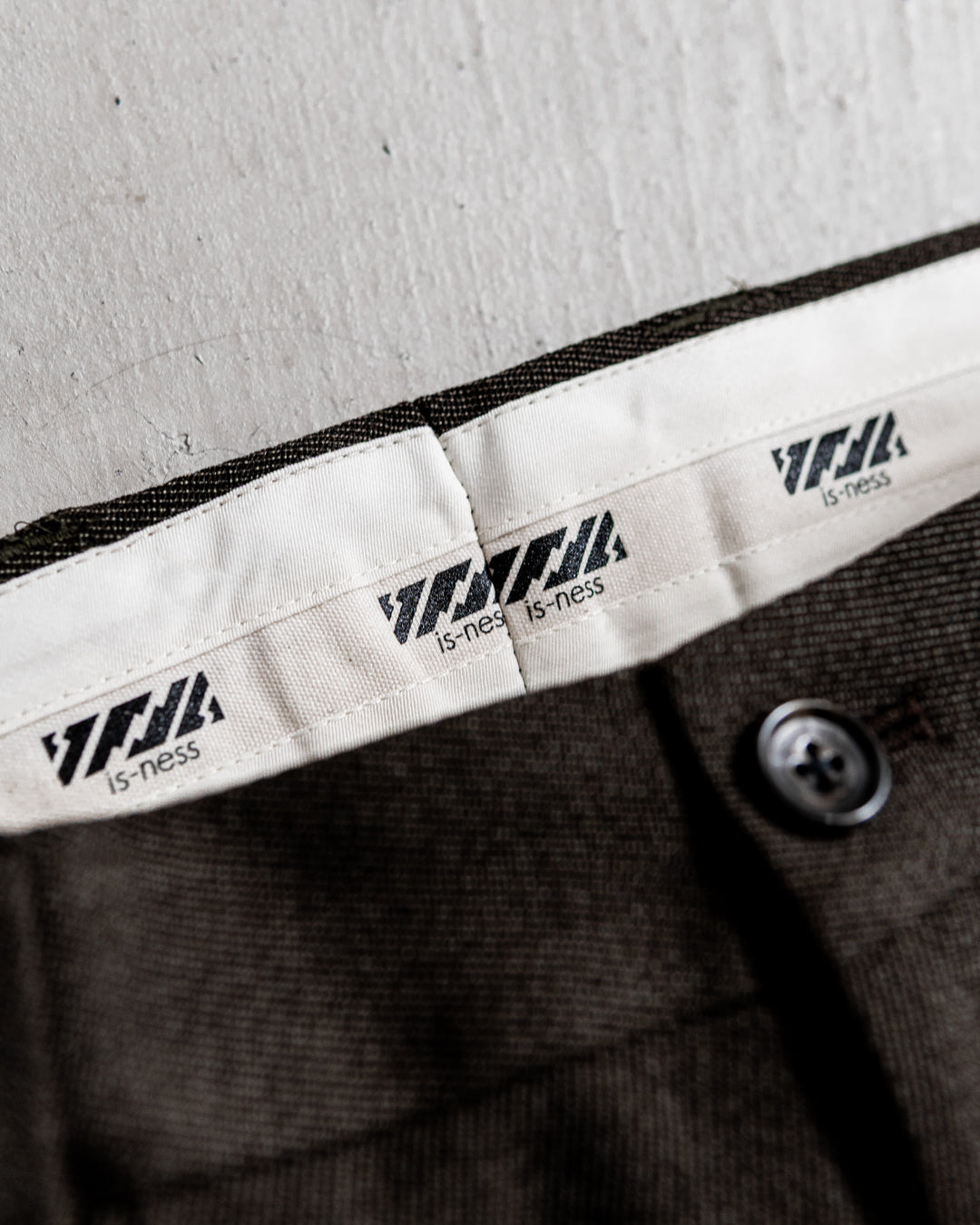 is-ness W STRAIGHT PANTS