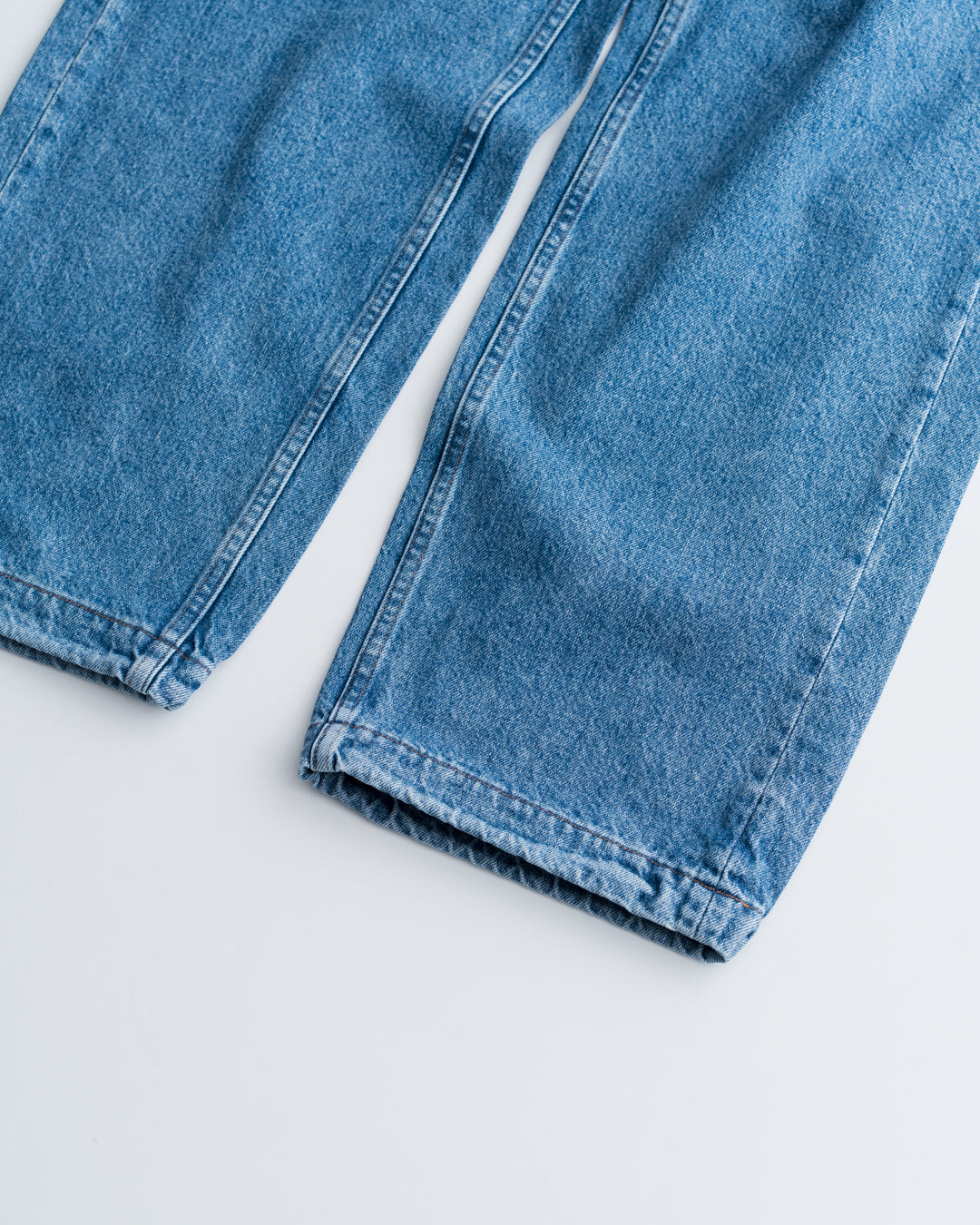 UNTRACE DENIM STRAIGHT PANTS BLEACH