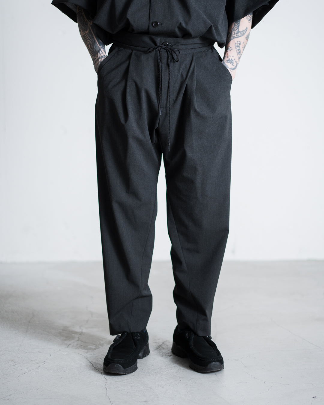 is-ness GUSSET CROTCH PANTS