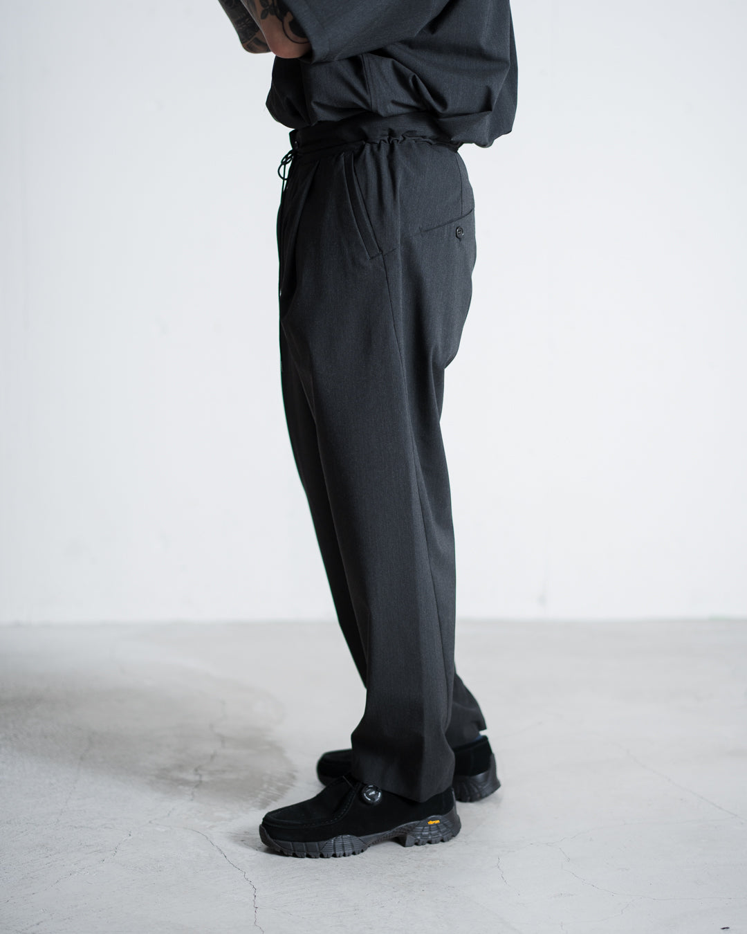 is-ness GUSSET CROTCH PANTS