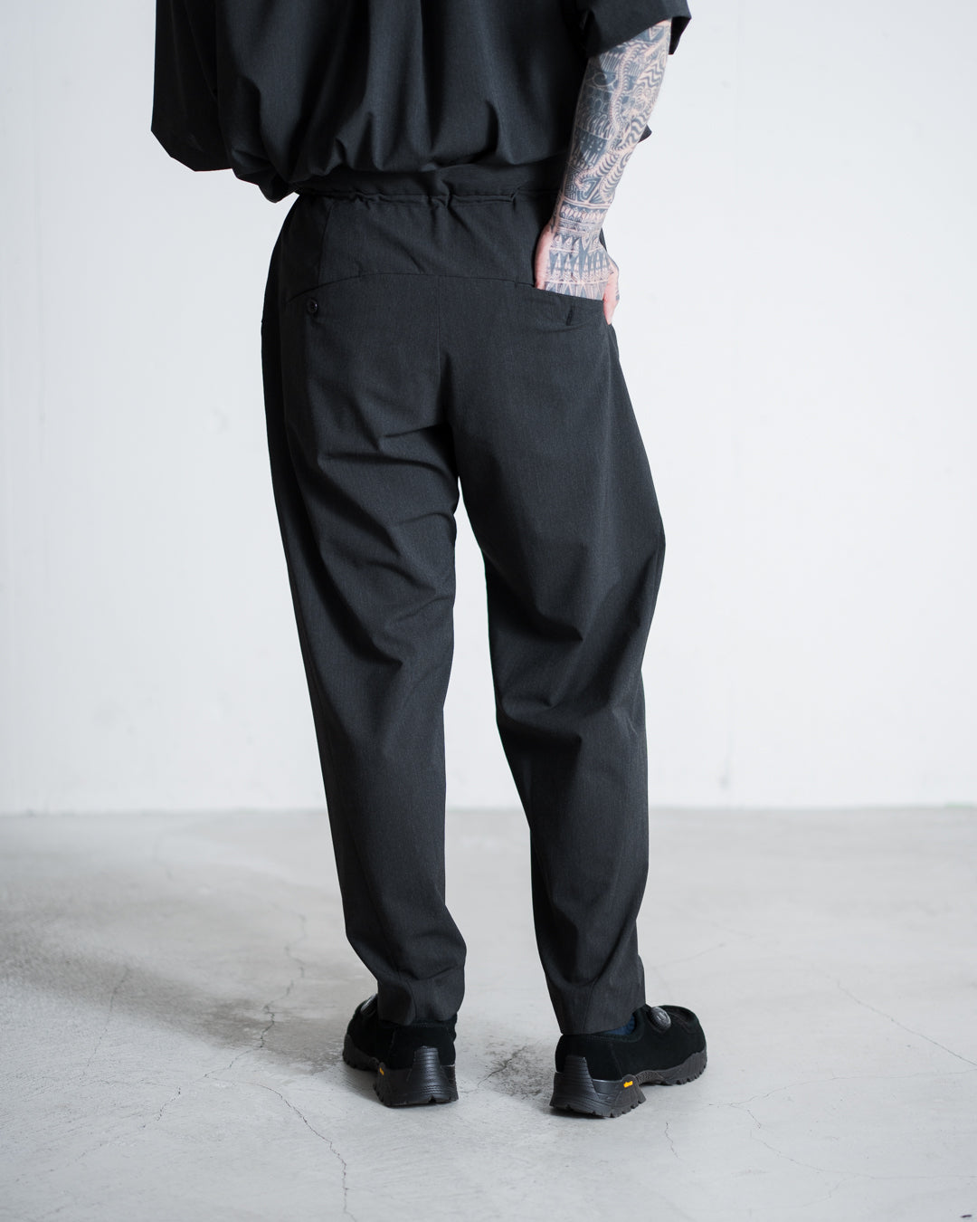 is-ness GUSSET CROTCH PANTS