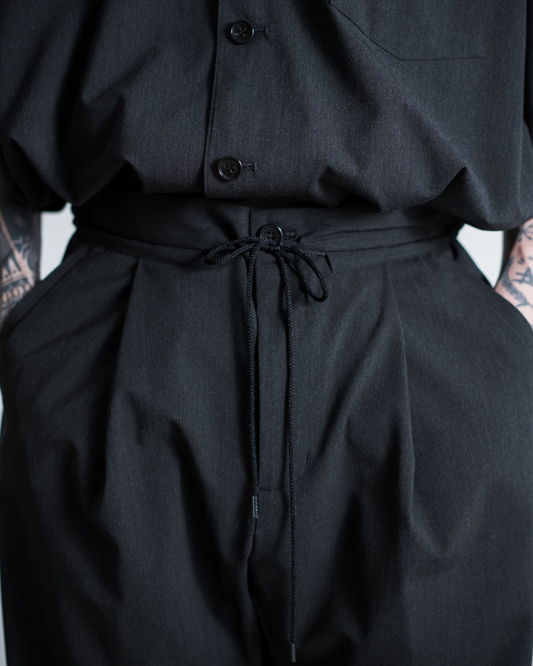 is-ness GUSSET CROTCH PANTS