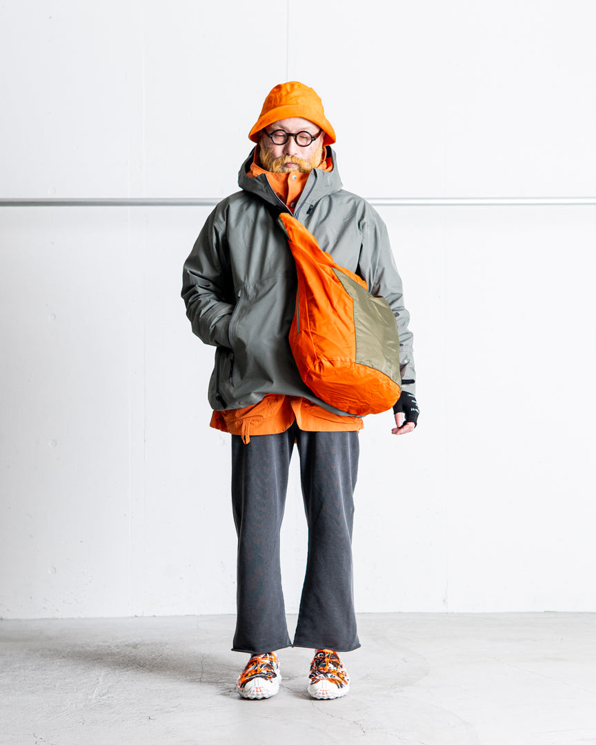 CMF OUTDOOR GARMENT ROLL BAG