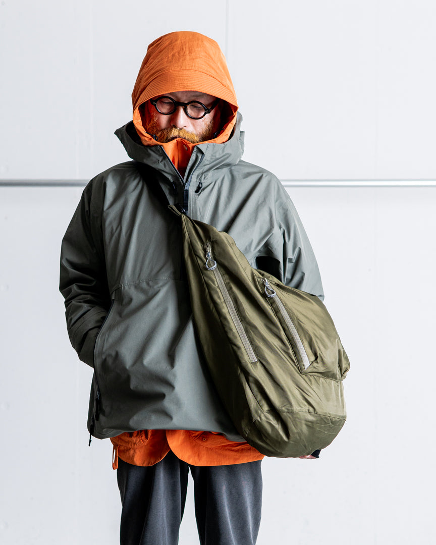 CMF OUTDOOR GARMENT ROLL BAG