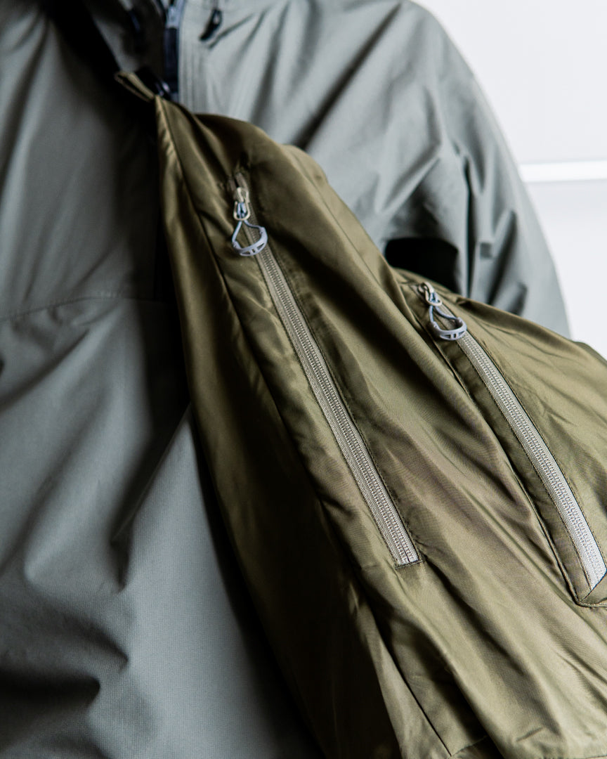 CMF OUTDOOR GARMENT ROLL BAG