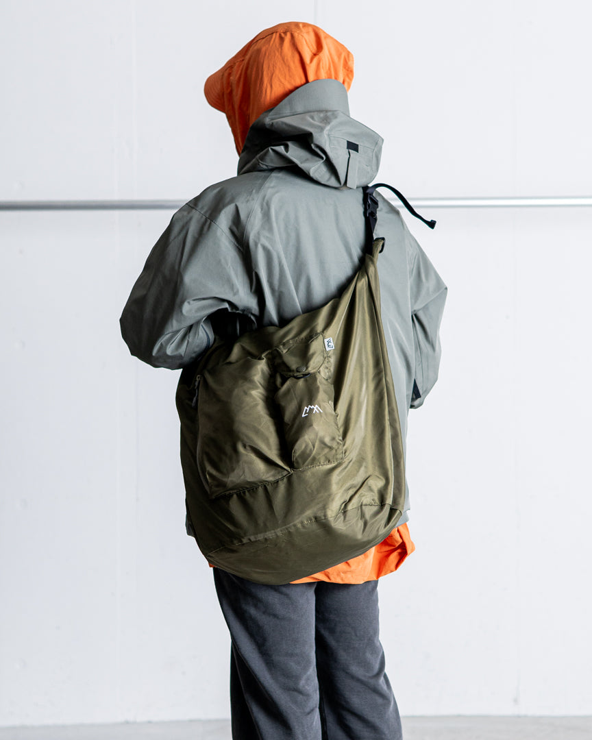 CMF OUTDOOR GARMENT ROLL BAG
