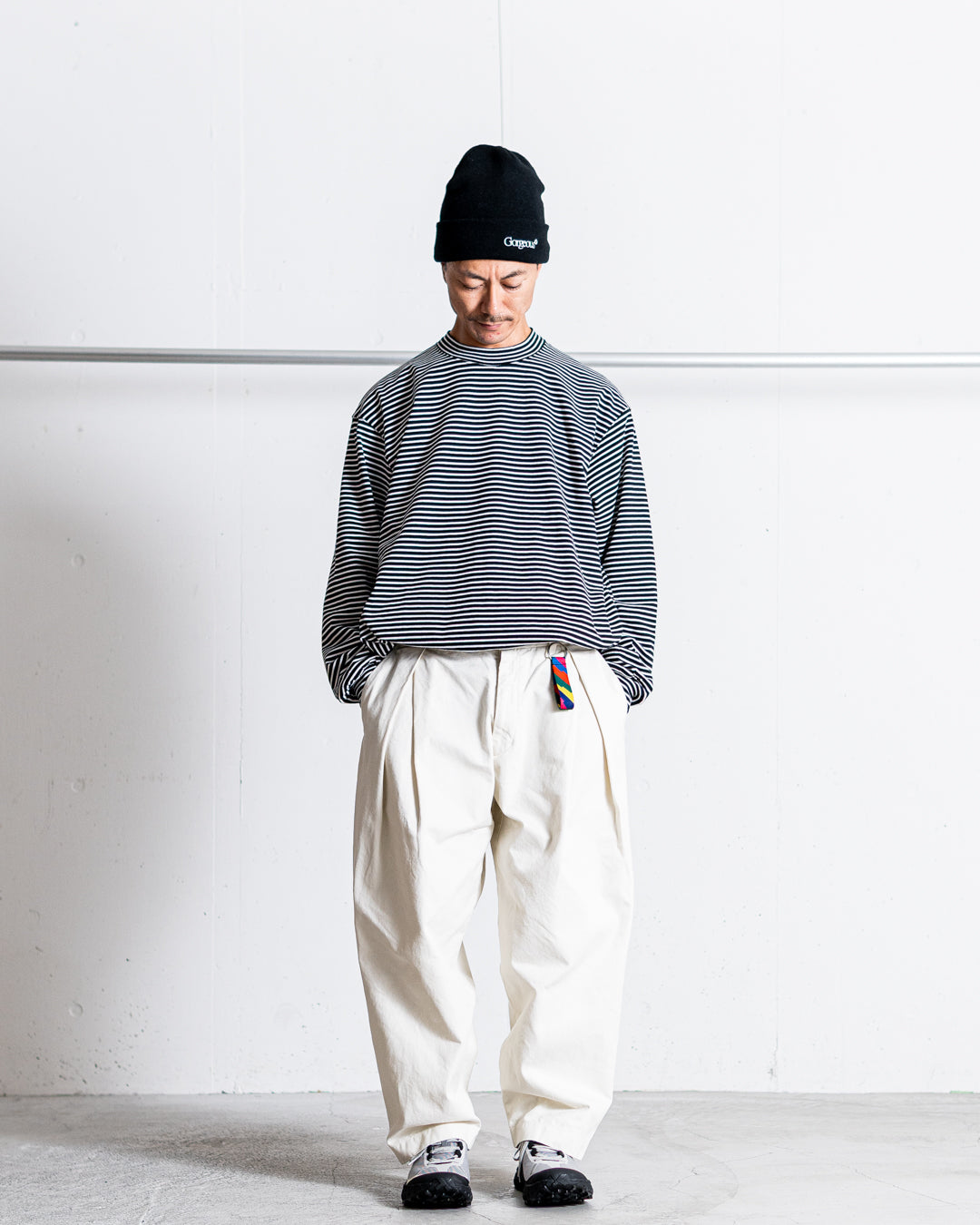 is-ness TWILL TUCK TROUSERS