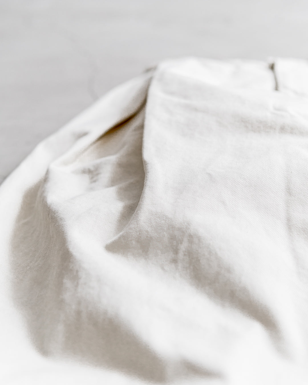 is-ness TWILL TUCK TROUSERS