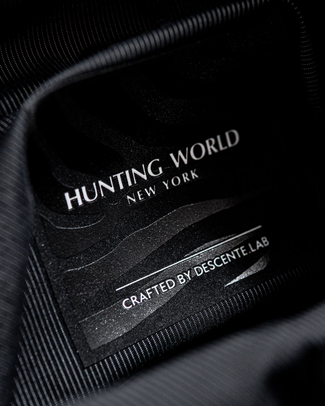 【limited】HUNTING WORLD CRAFTED BY DESCENTE.LAB ALTERNATELY WAVE DOWN HOODED JACKET