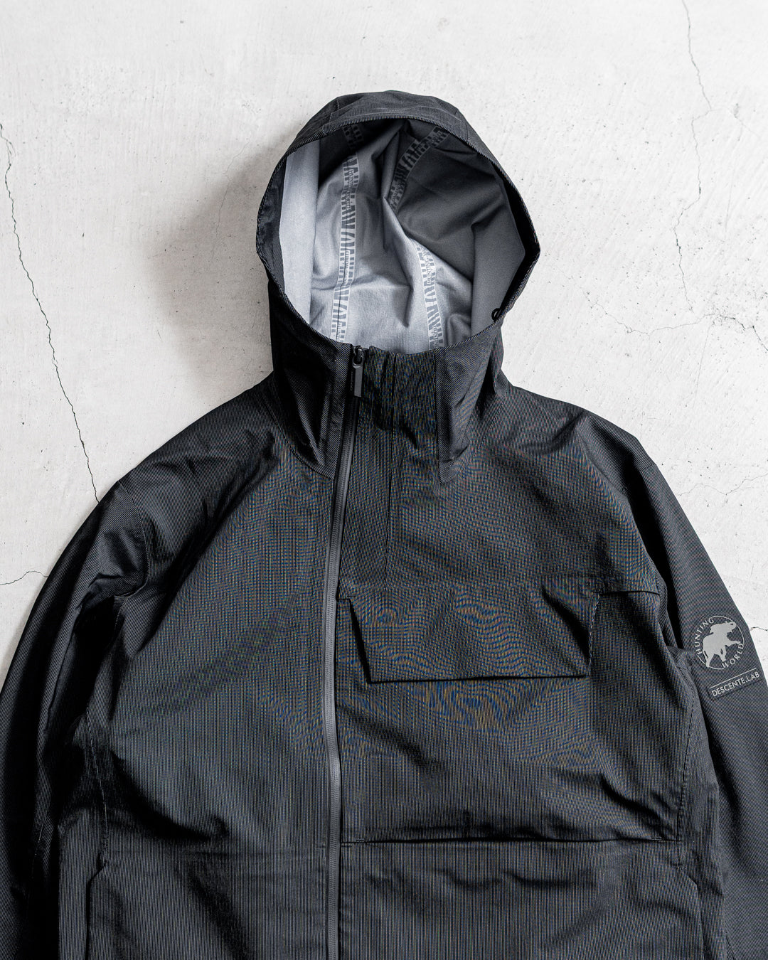【limited】HUNTING WORLD CRAFTED BY DESCENTE.LAB HARD SHELL ASYMMETRY FIELD JACKET