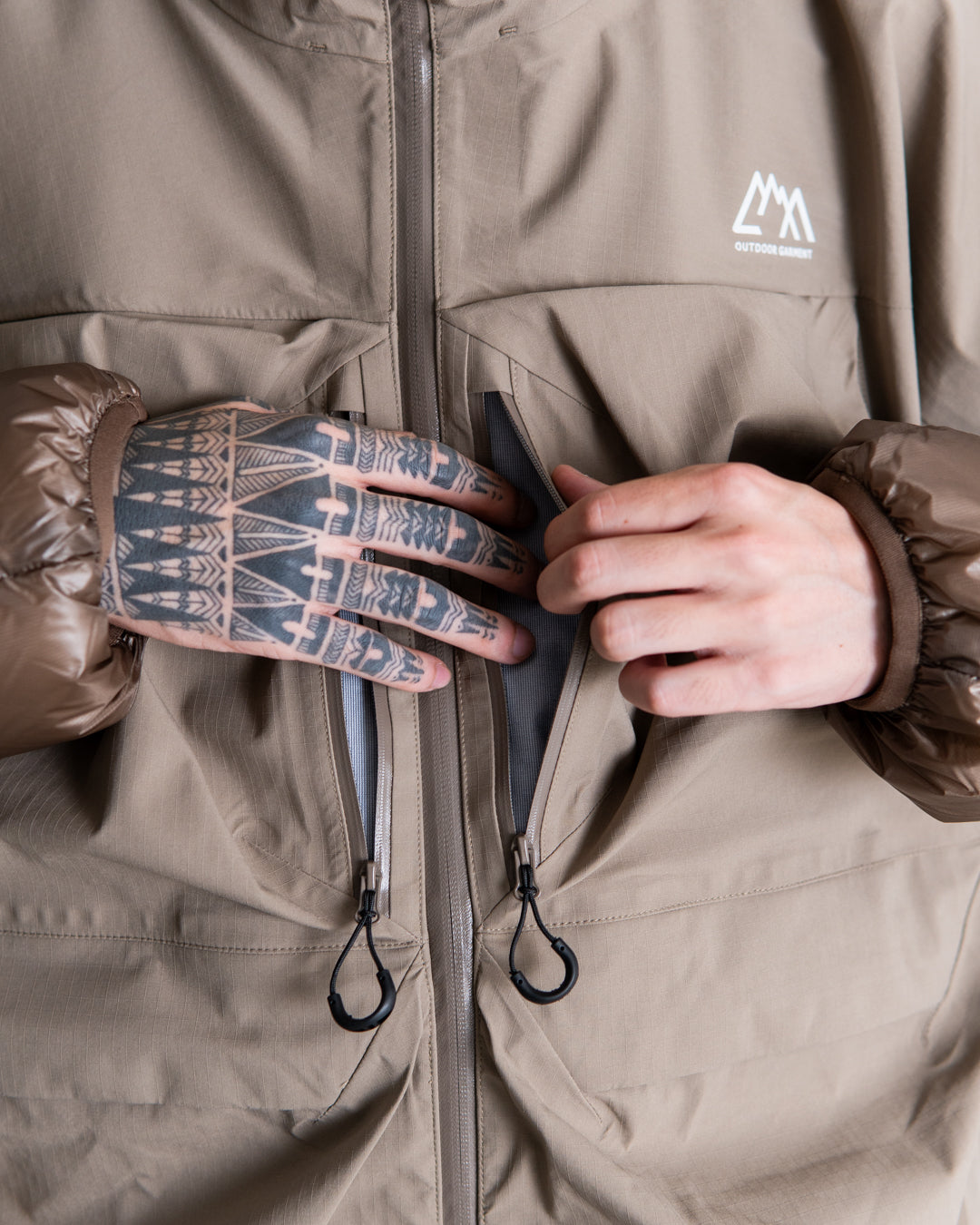 CMF OUTDOOR GARMENT GUIDE SHELL COEXIST