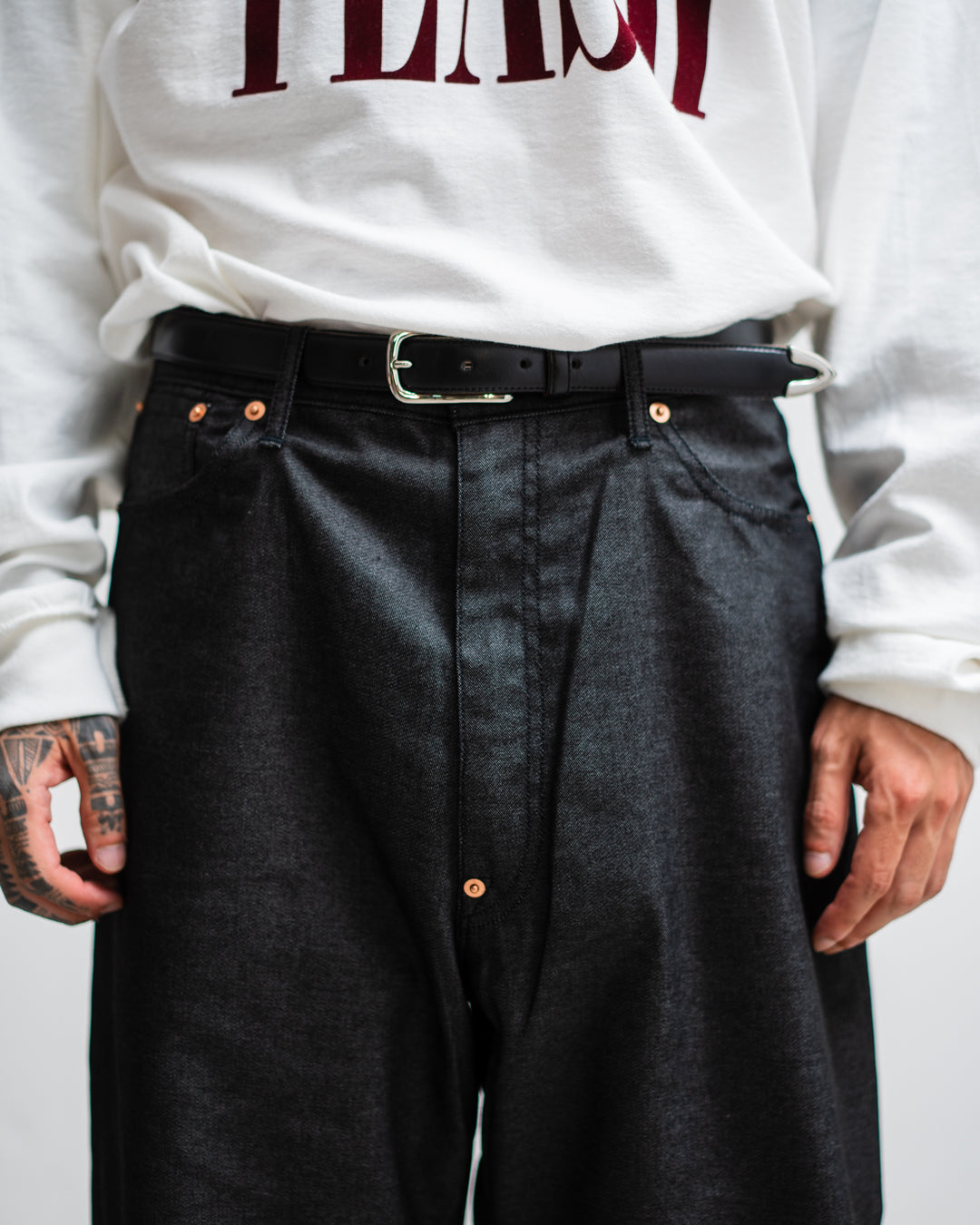 FOUNDOUR COLOR DENIM PANTS