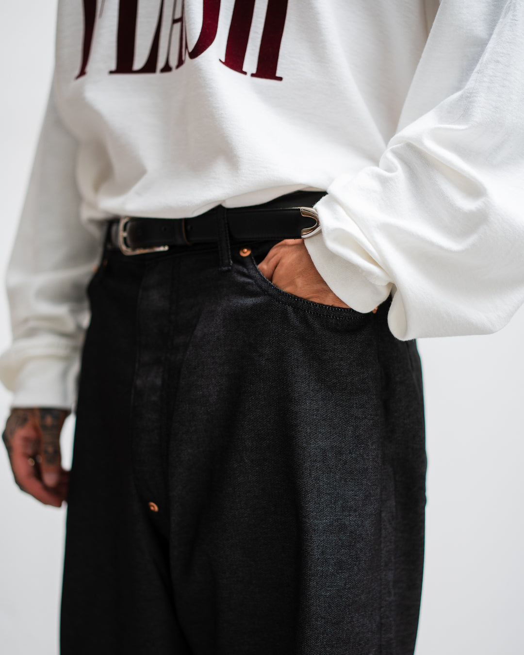 FOUNDOUR COLOR DENIM PANTS