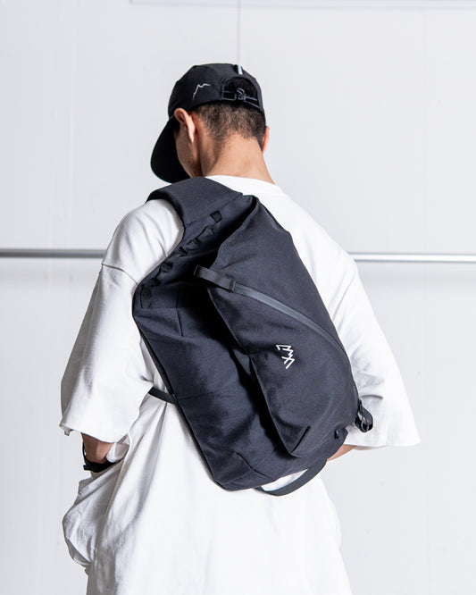 CMF OUTDOOR GARMENT MESSENGER BAG SMOOTH NYLON