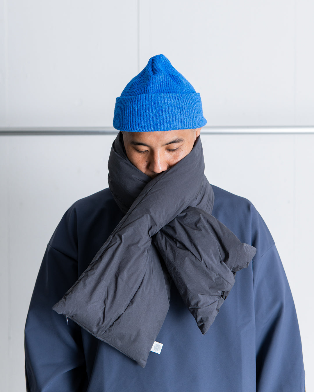 alk phenix Built in tissue dispenser scarf