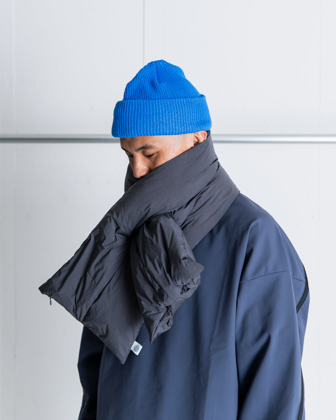 alk phenix Built in tissue dispenser scarf