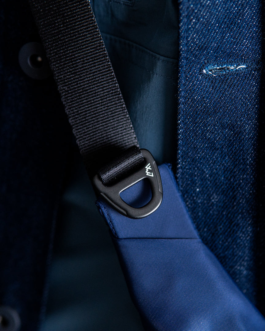 CMF OUTDOOR GARMENT ROLL BAG