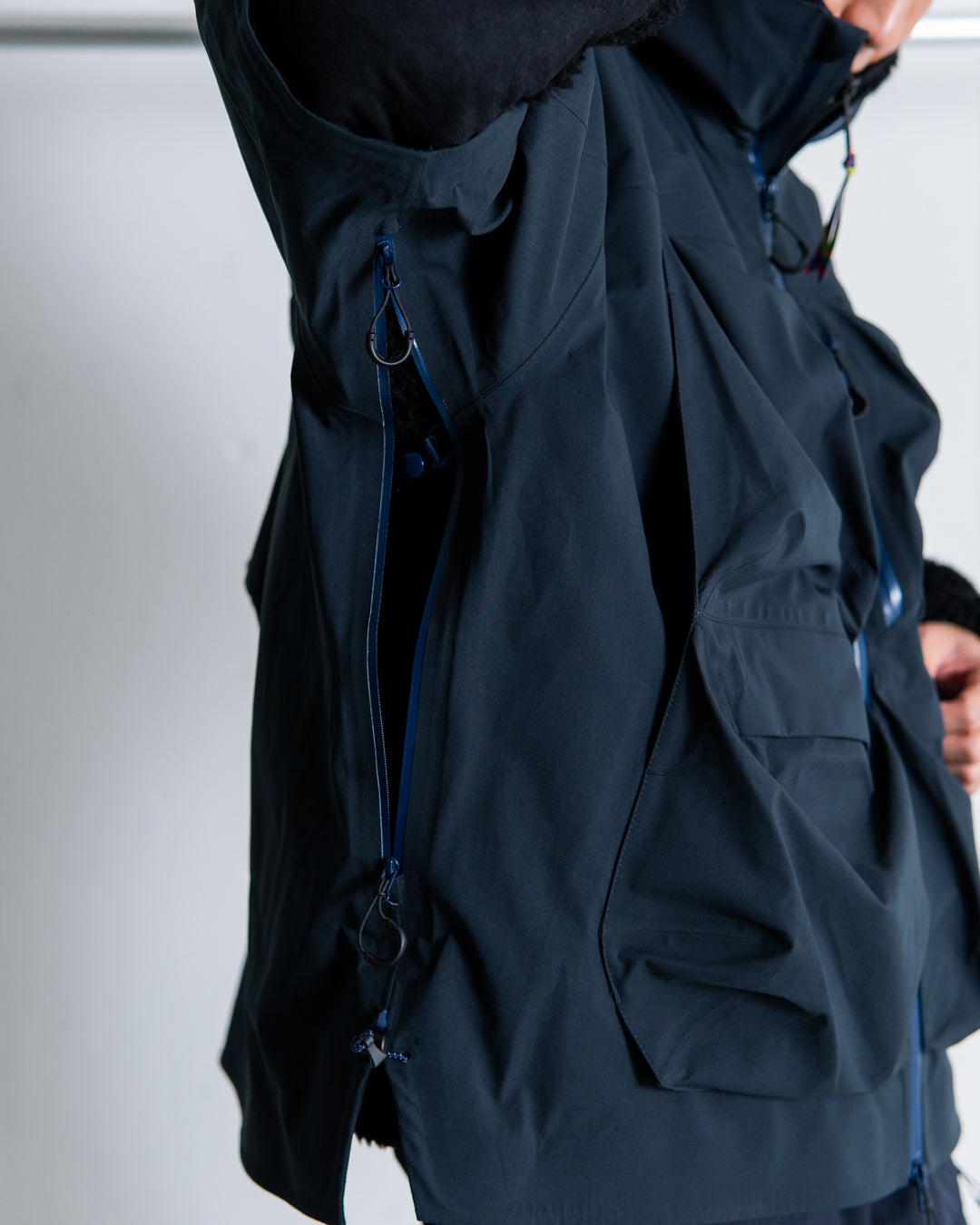 CMF OUTDOOR GARMENT GUIDE SHELL COEXIST
