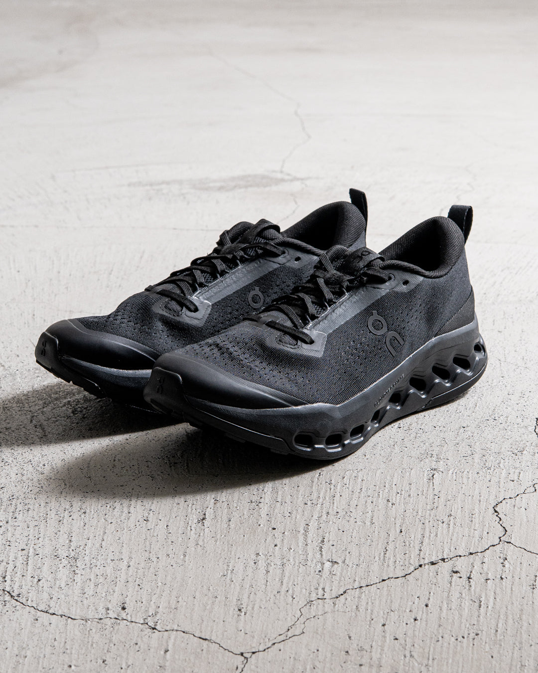 On Cloudsurfer Trail 2 Black / Ecllpse