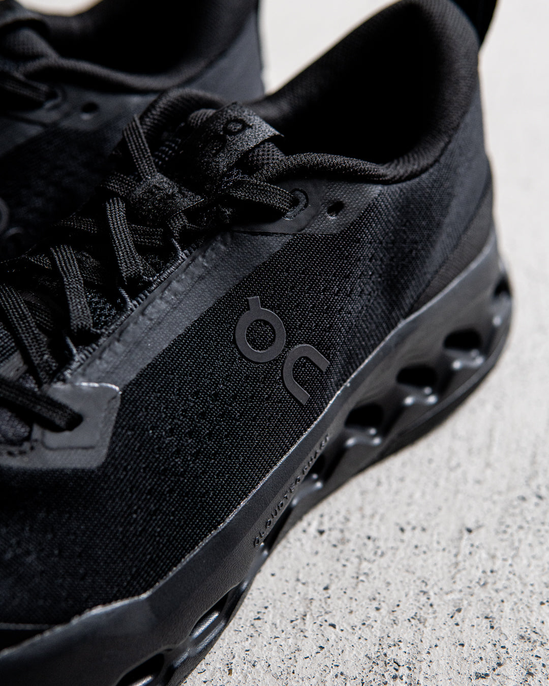 On Cloudsurfer Trail 2 Black / Ecllpse