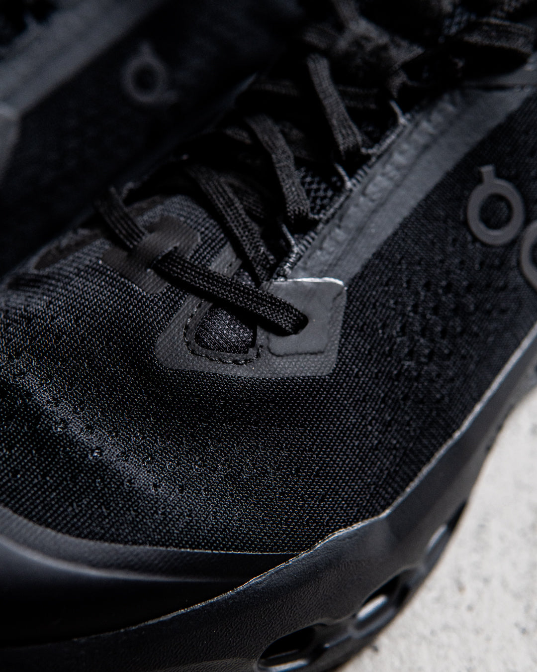 On Cloudsurfer Trail 2 Black / Ecllpse