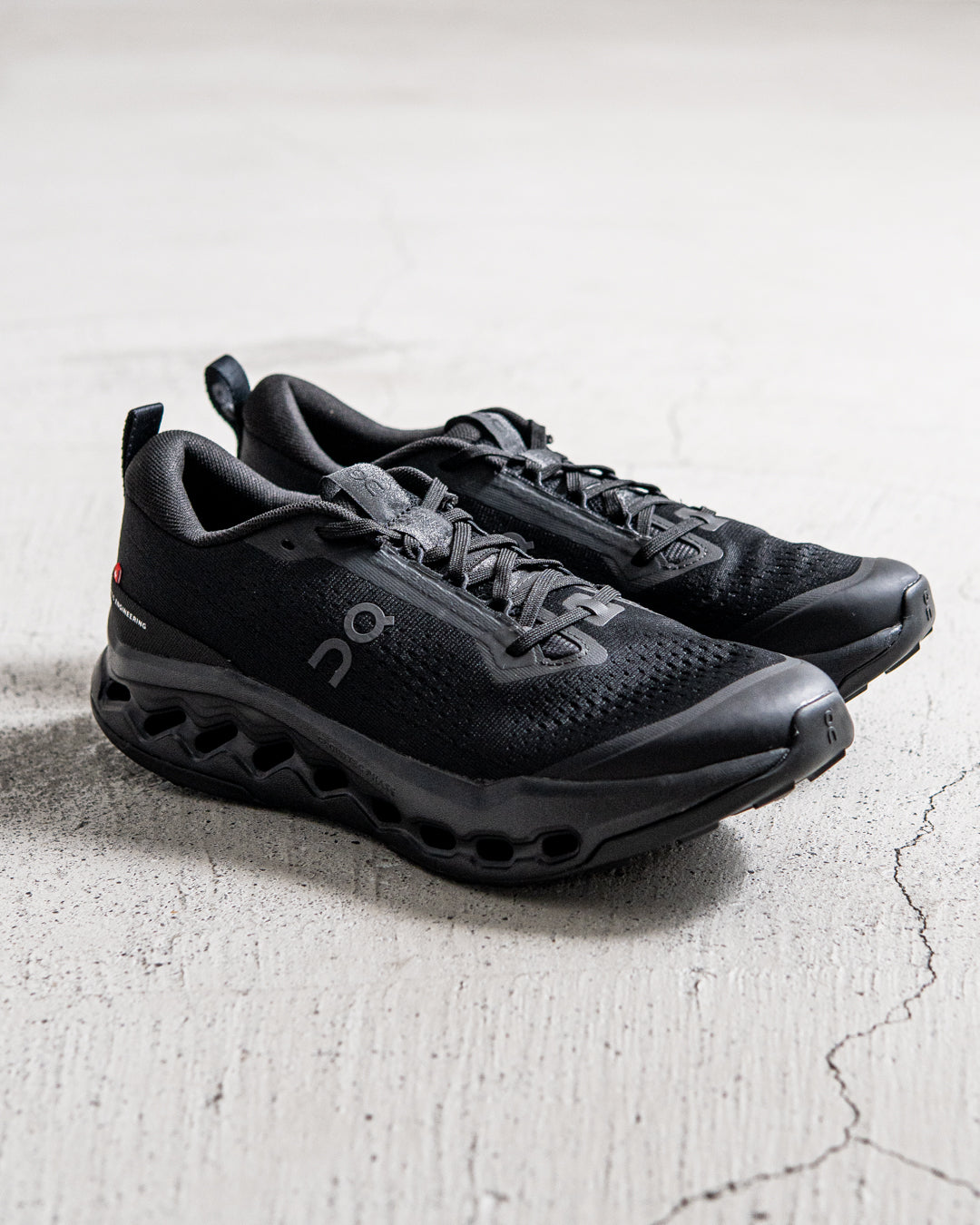 On Cloudsurfer Trail 2 Black / Ecllpse