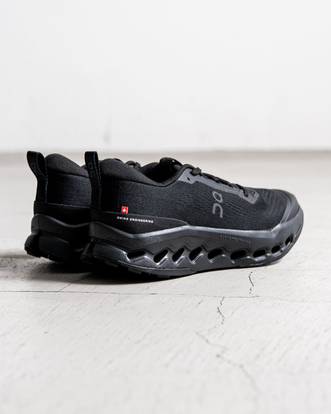 On Cloudsurfer Trail 2 Black / Ecllpse