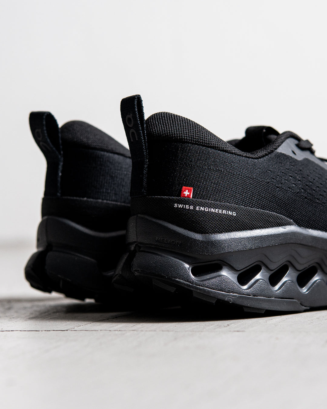 On Cloudsurfer Trail 2 Black / Ecllpse