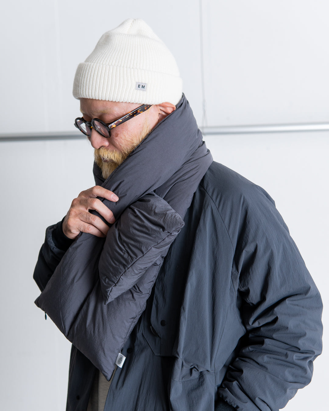 alk phenix Built in tissue dispenser scarf