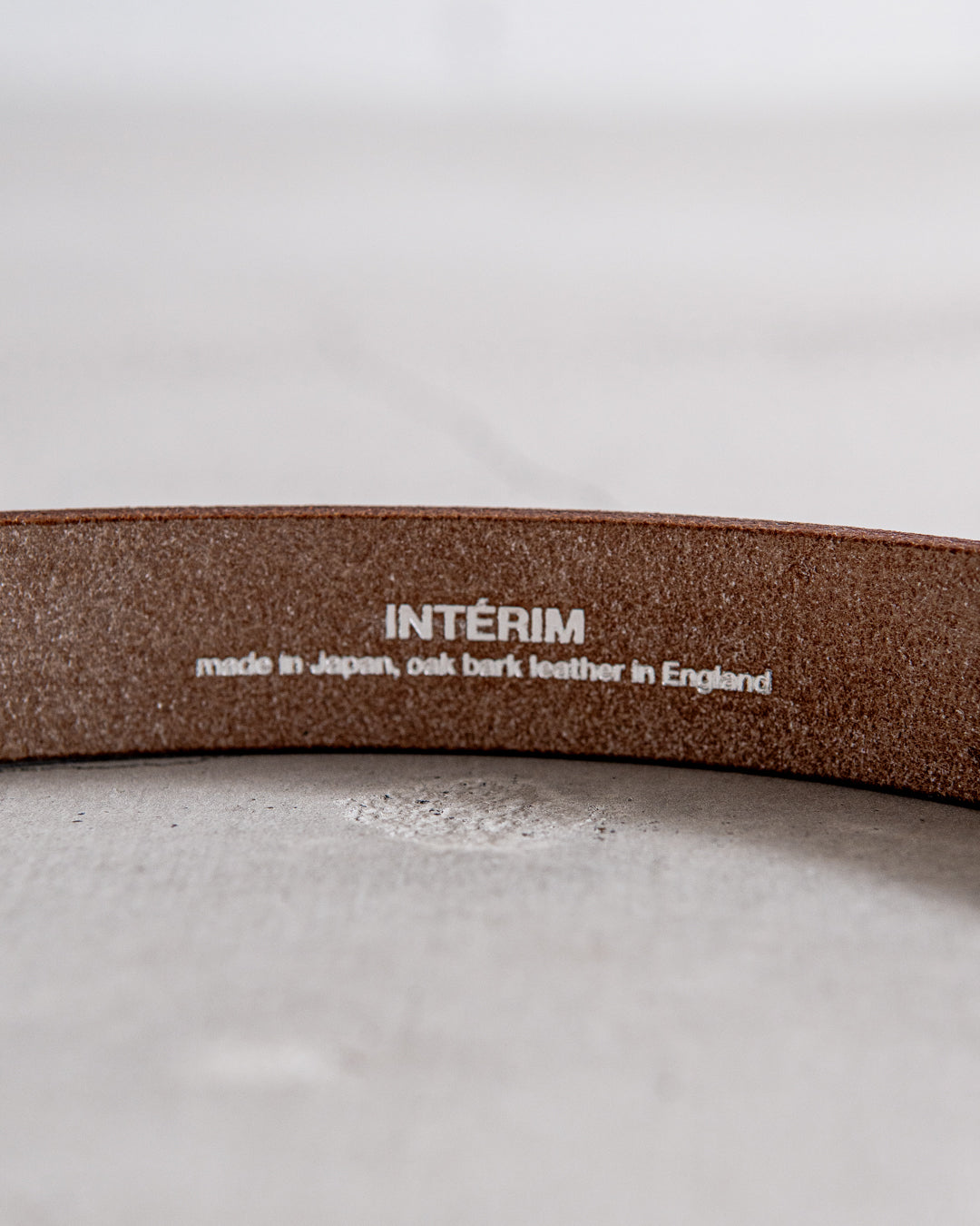 INTERIM CROSS GRAIN OAK BARK LEATHER BELT (DARK STAIN) 25,30mm