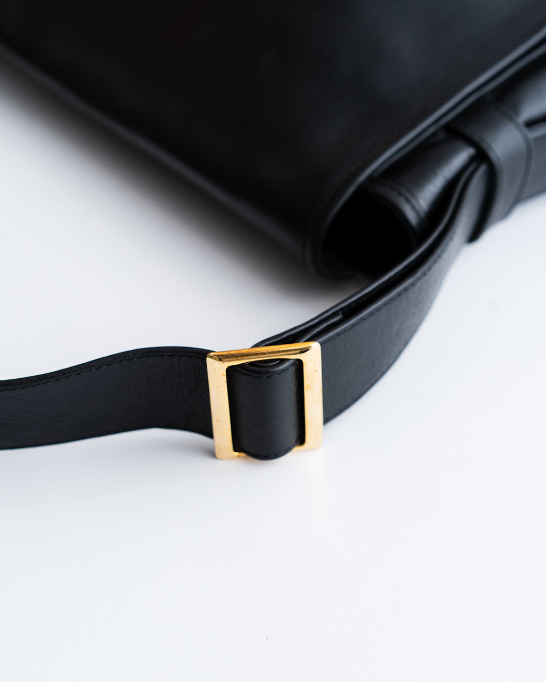CCU FLAP SHOULDER BAG M - COW SKIN ANILINE