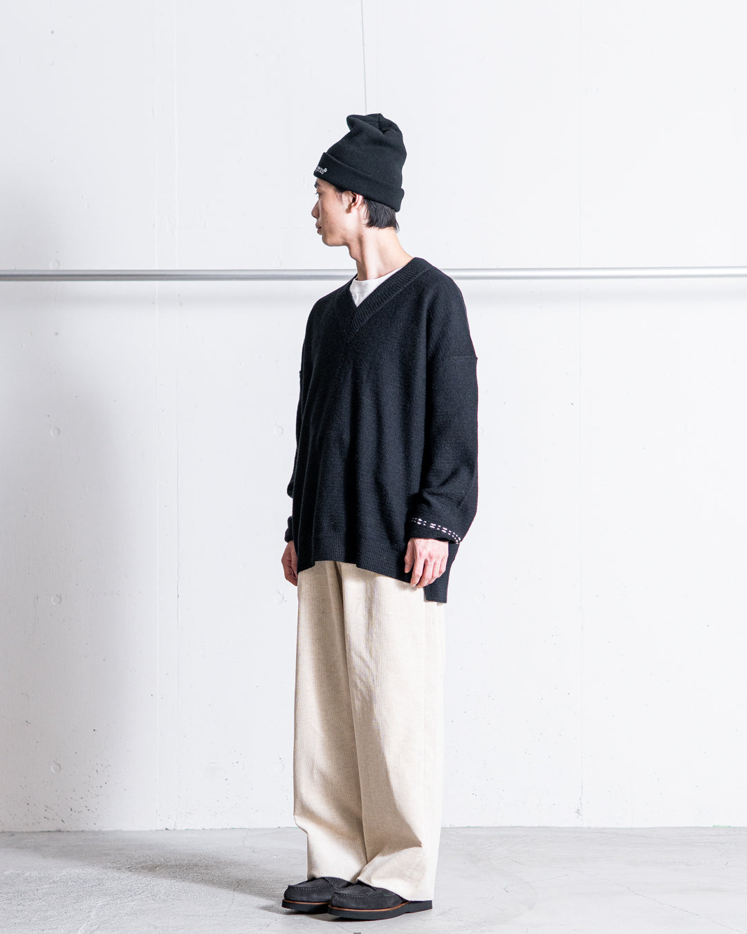 UNTRACE V-NECK PULLOVER KNIT_209