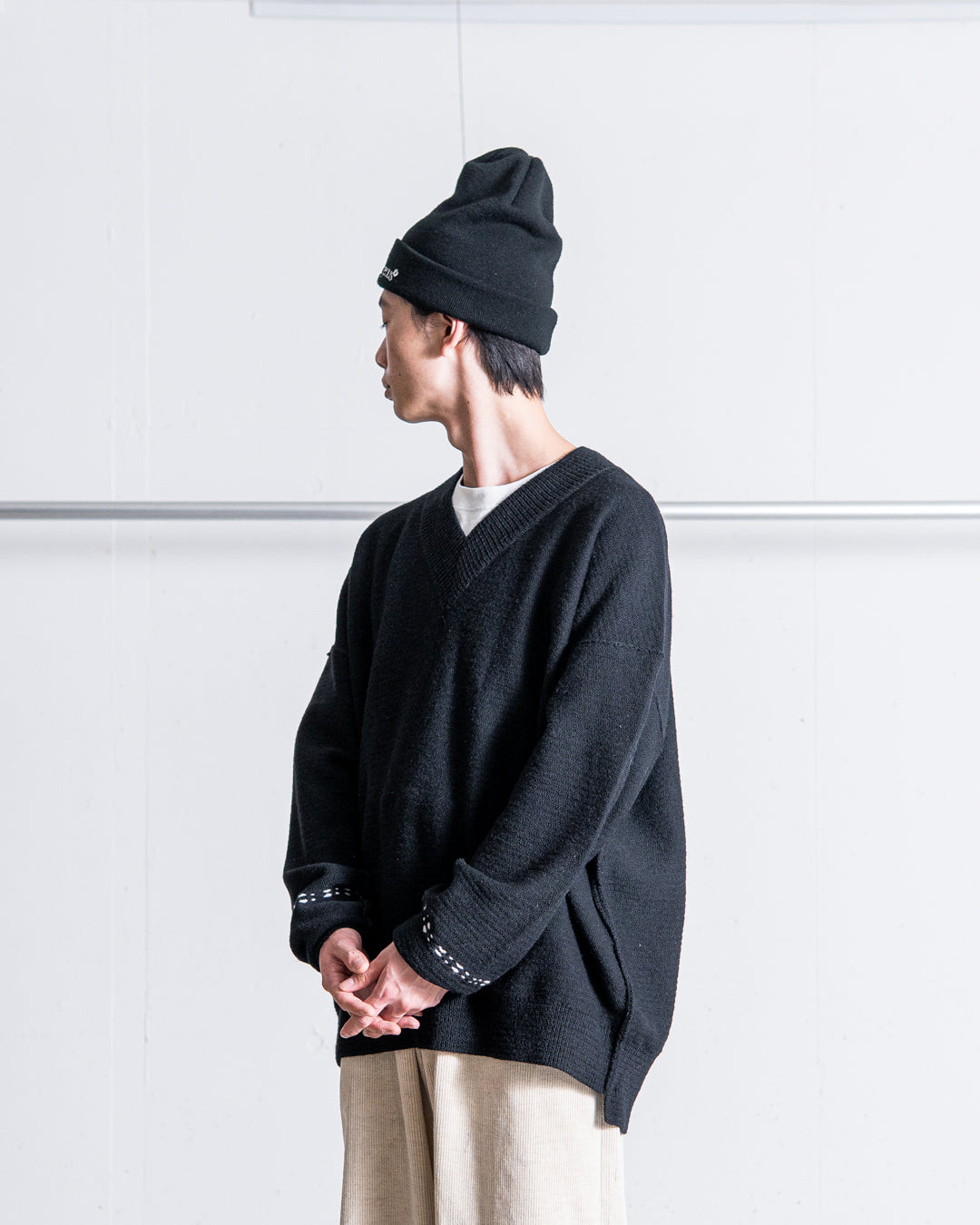 UNTRACE V-NECK PULLOVER KNIT_209