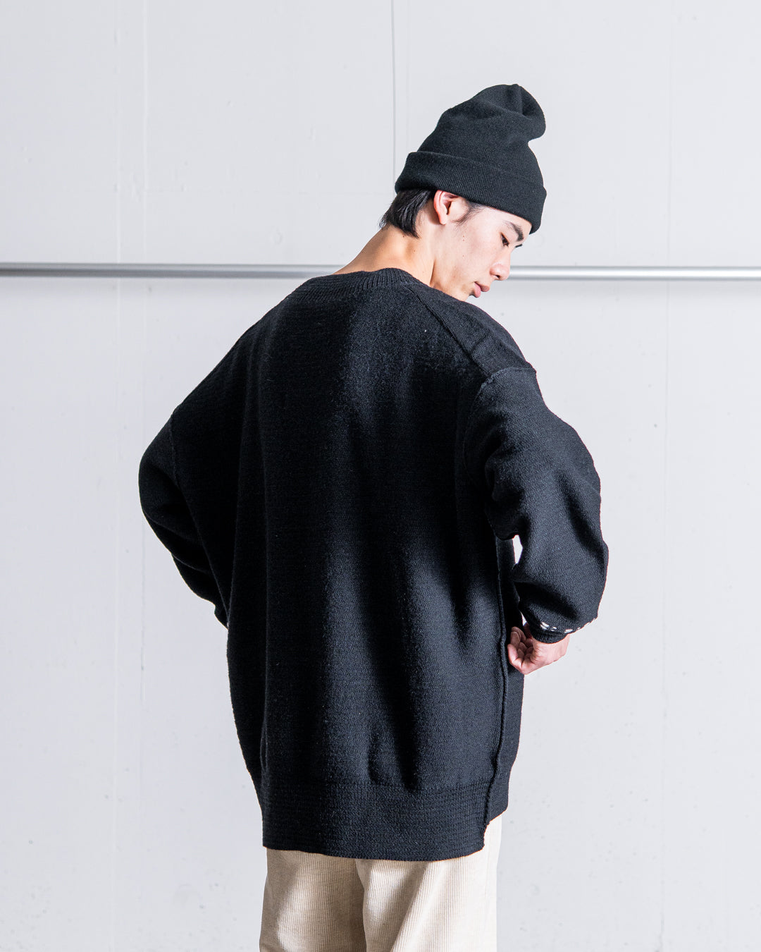 UNTRACE V-NECK PULLOVER KNIT_209